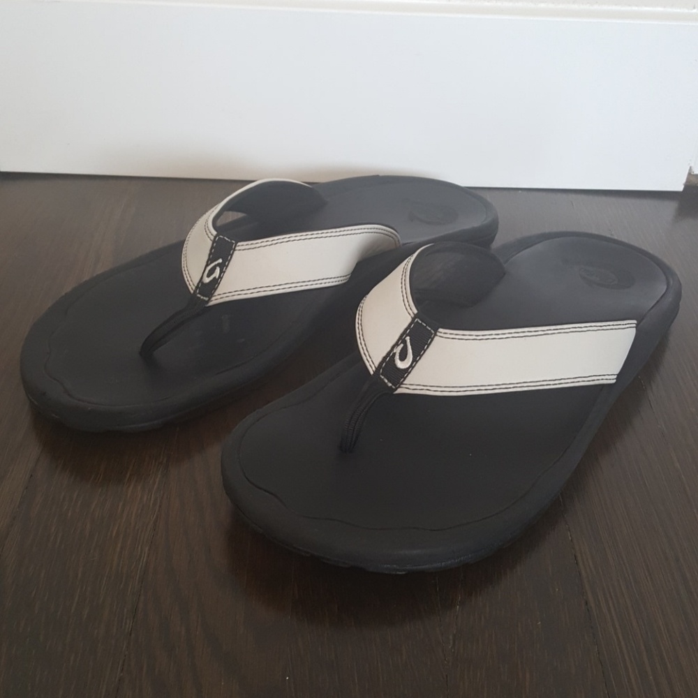 OluKai Ohana leather flipflop